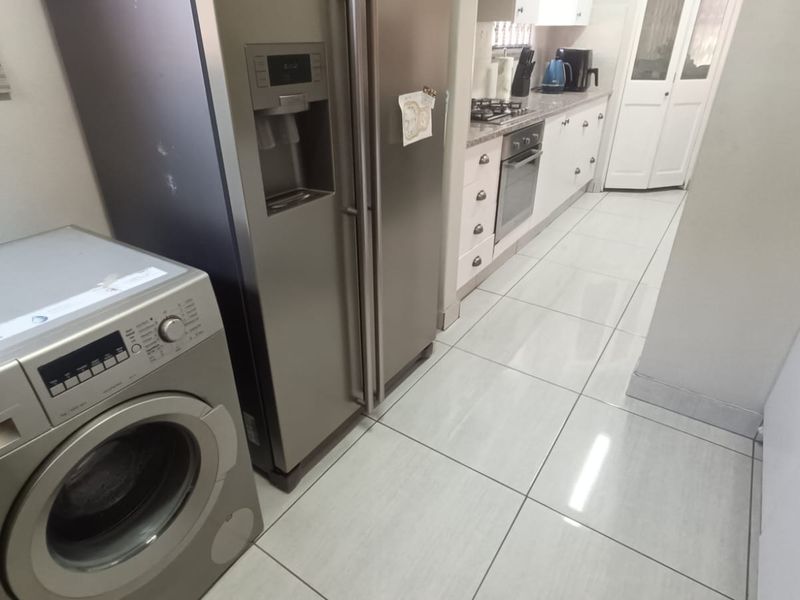 THIS BEAUTIFUL MODERN PROPERTY IS FOR SALE IN A SECURE ESTATE!!! - Photo 4