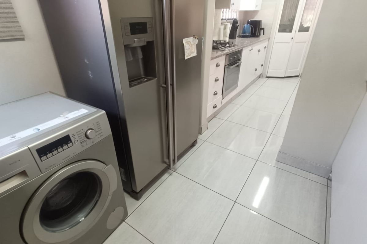 THIS BEAUTIFUL MODERN PROPERTY IS FOR SALE IN A SECURE ESTATE!!! - Photo 4