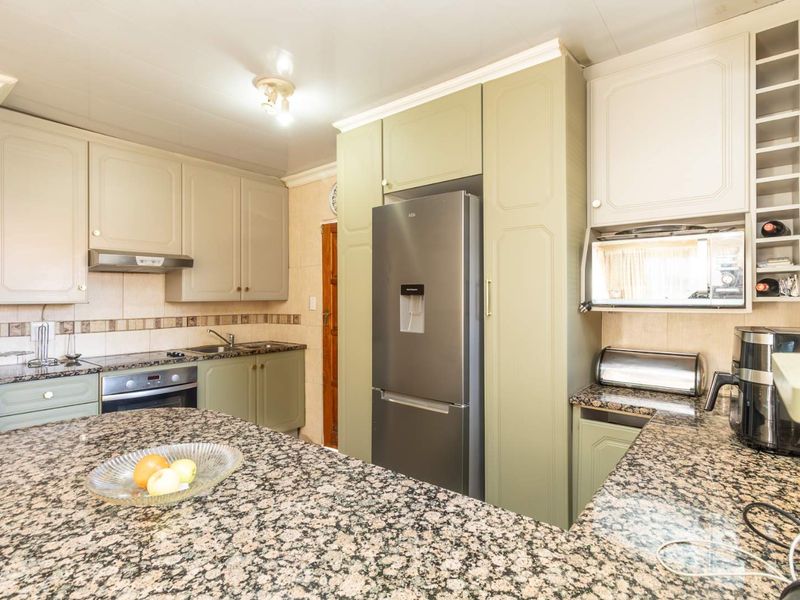 4 Bedroom House for Sale in Cosmo City - Photo 7