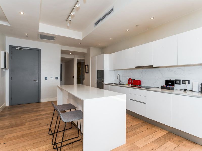 3 Bedroom Air-BnB Penthouse - Photo 4