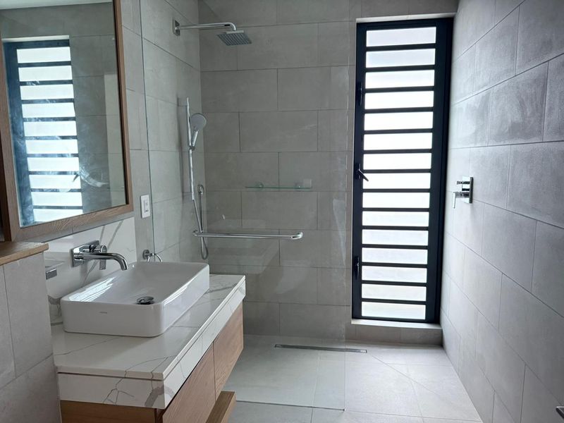 EXTRAORDINARY SANCTUARY VILLA - MONT CHOISY GOLF ESTATE. - Photo 6