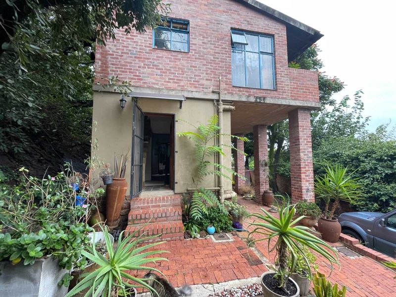 2 Bedroom, 2 Bathroom Cottage including ELECTRICITY, WATER AND SOLAR - Photo 1