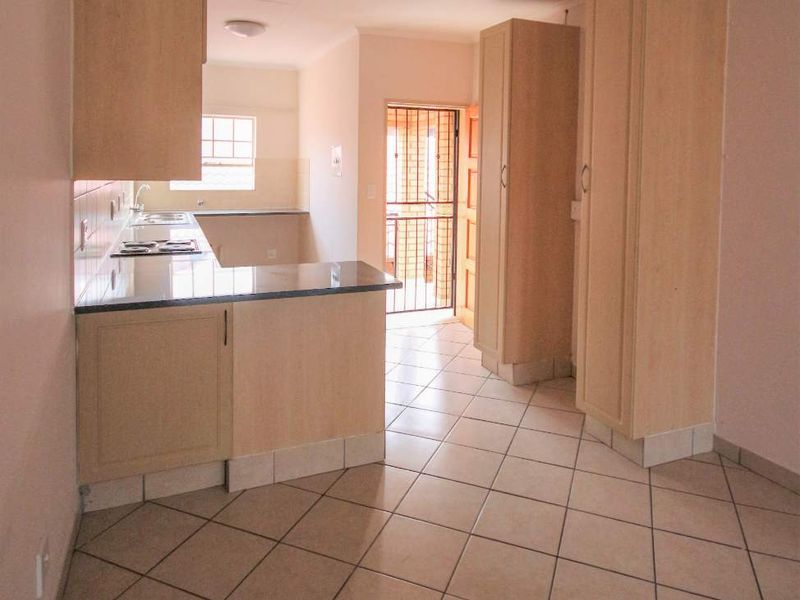 Immediately Available – Load-Shedding Free Area! - Photo 4