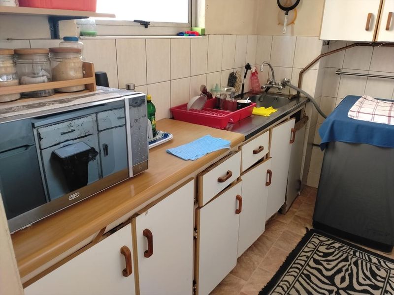 spacious 2 bedroom unit - Photo 9