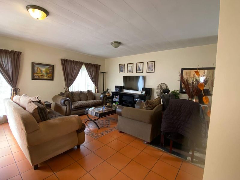 3 Bedroom Townhouse in Pierre Van Ryneveld. - Photo 9