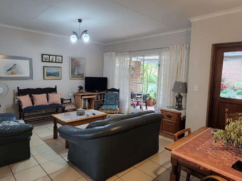 Neat as a pin...just move in and stay! - Photo 10