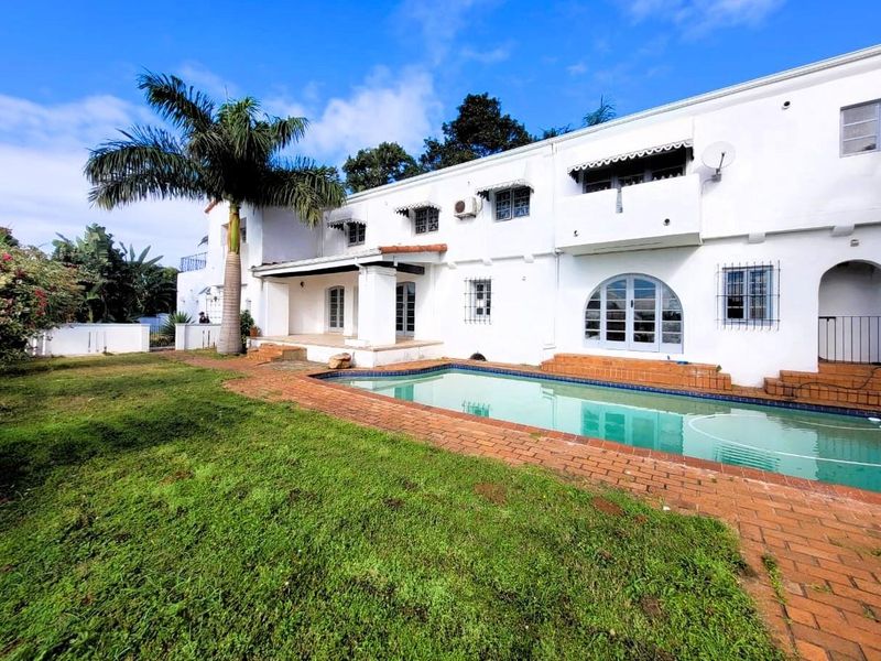 **Spacious Double Story Family Home in Upper Glenwood** - Photo 2