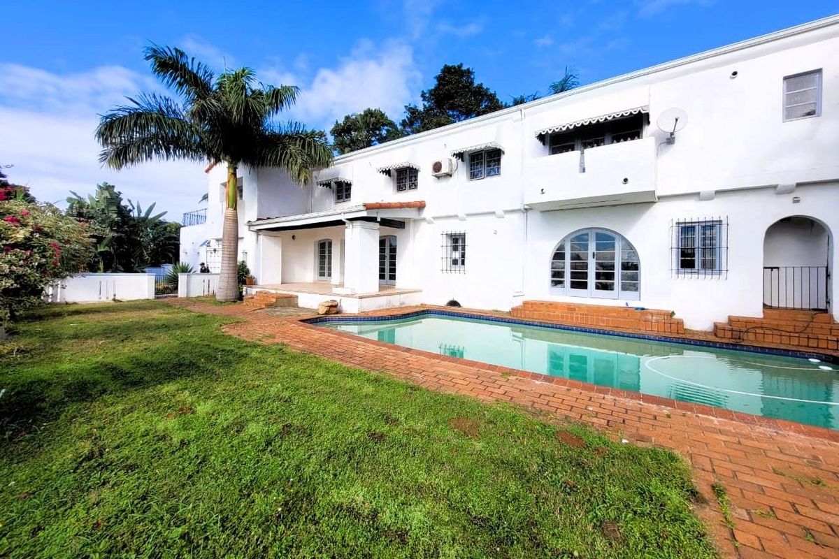 **Spacious Double Story Family Home in Upper Glenwood** - Photo 2