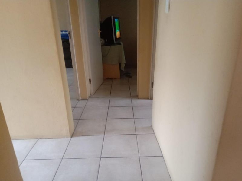 Charming 2-Bedroom Home in Umlazi: Ideal for Family Living or Investment - Photo 9