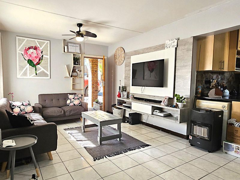 Pet-Friendly Gem with Spacious Living in Radiokop - Photo 4