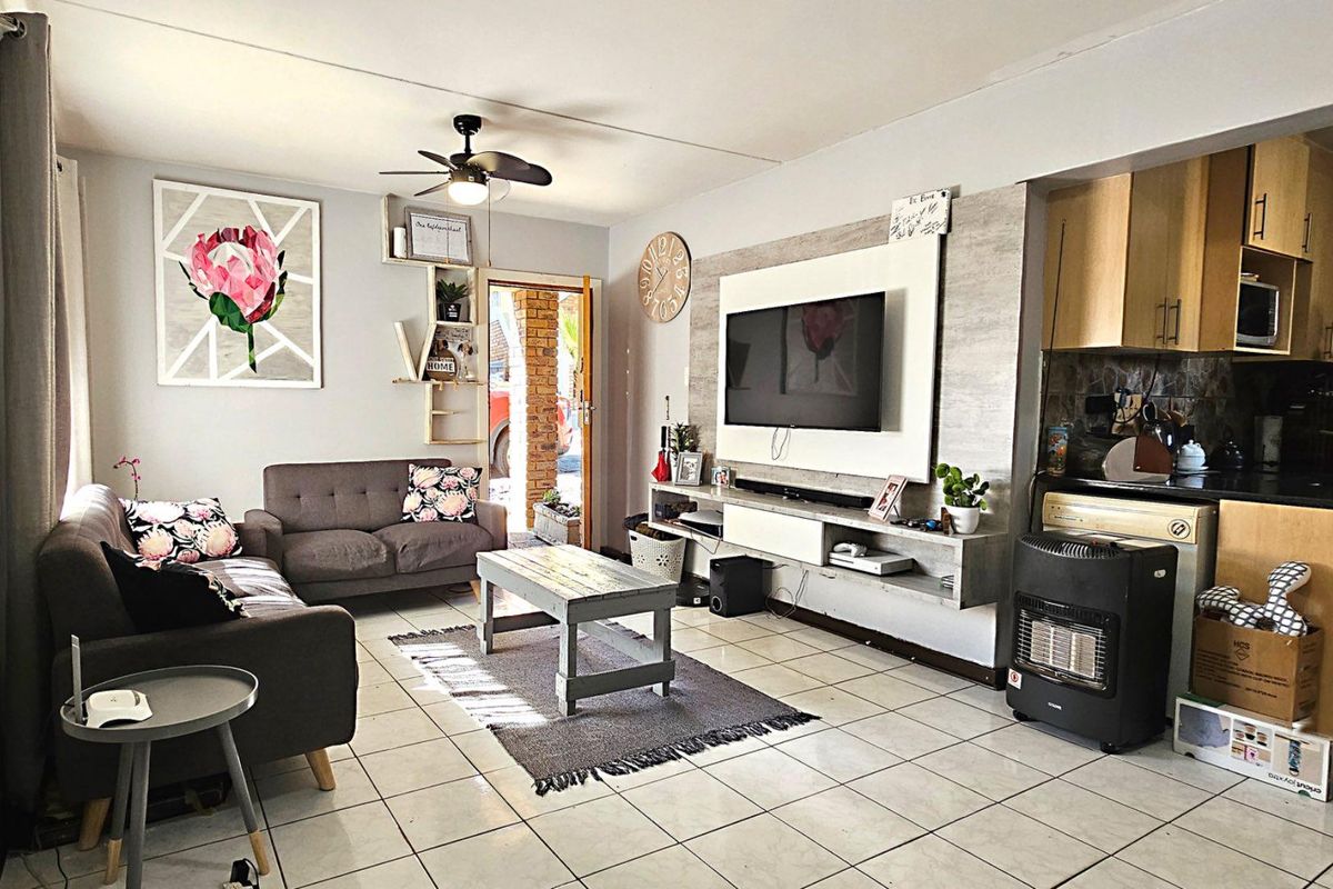 Pet-Friendly Gem with Spacious Living in Radiokop - Photo 4