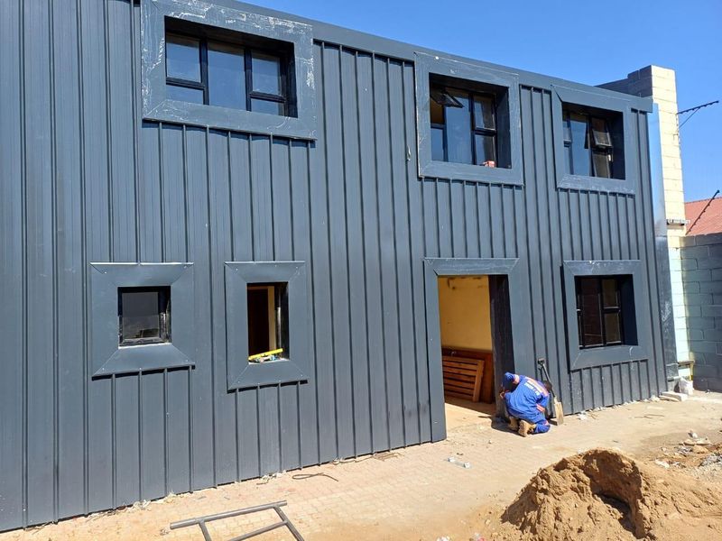 Warehouse in Northern Industrial - Great Location! - Photo 1