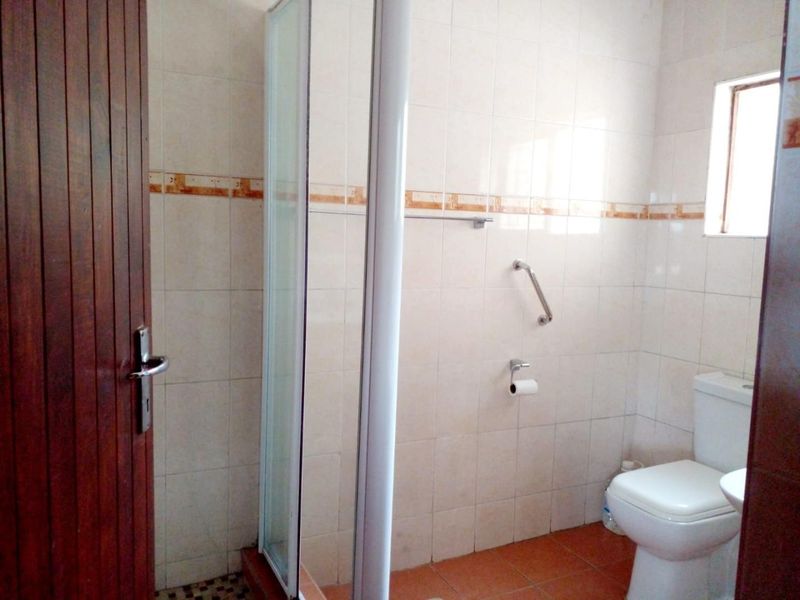 Your Spacious Escombe Home with Flatlet &amp; Huge Garden! - Photo 10