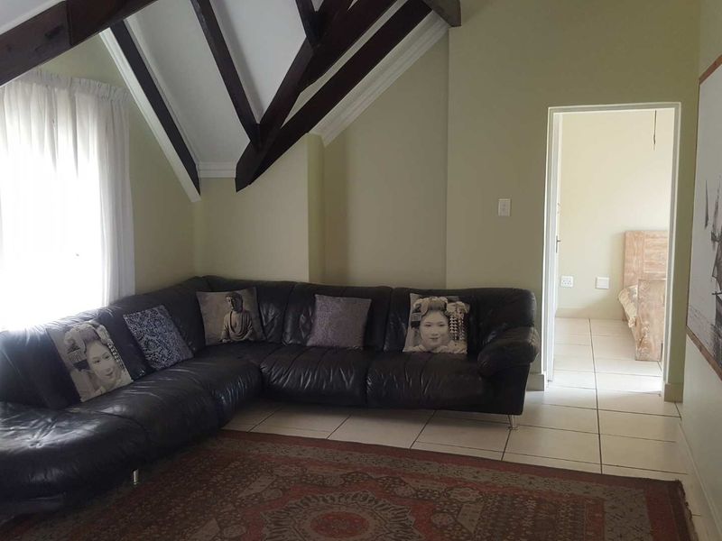 Stunning Penthouse double volume overlooking the golfcourse - Photo 4