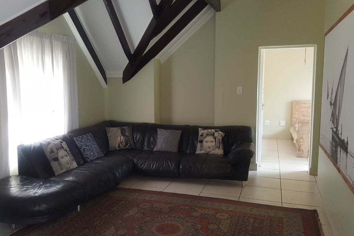 Stunning Penthouse double volume overlooking the golfcourse - Photo 4