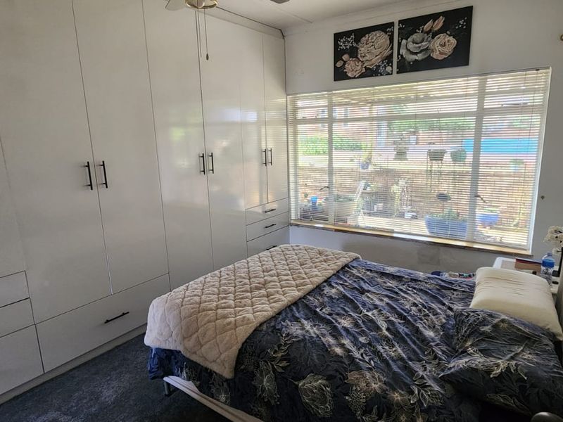 3 bedroom home in an area soon to be enclosed with entertainment+pool area!! - Photo 7