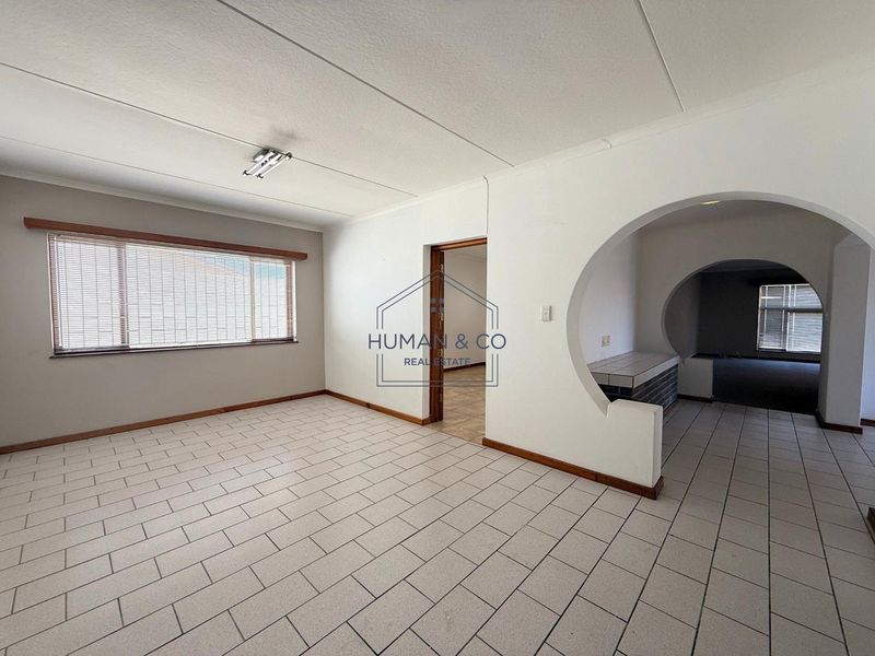 Spacious family home in central area - Photo 8