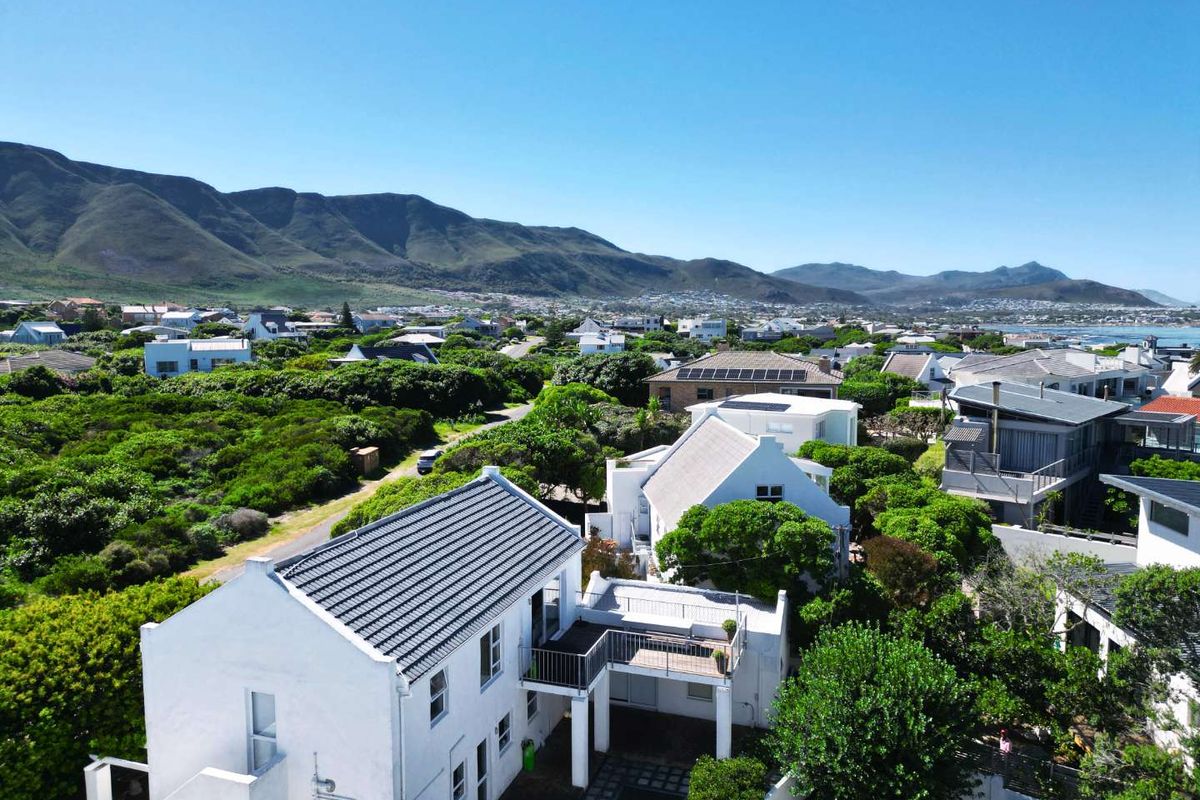 Steps from the Shore — A Charming Vermont Retreat with Endless Possibility - Photo 3