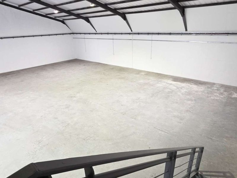 Newly Refurbished Warehouse in Tokai - Photo 8