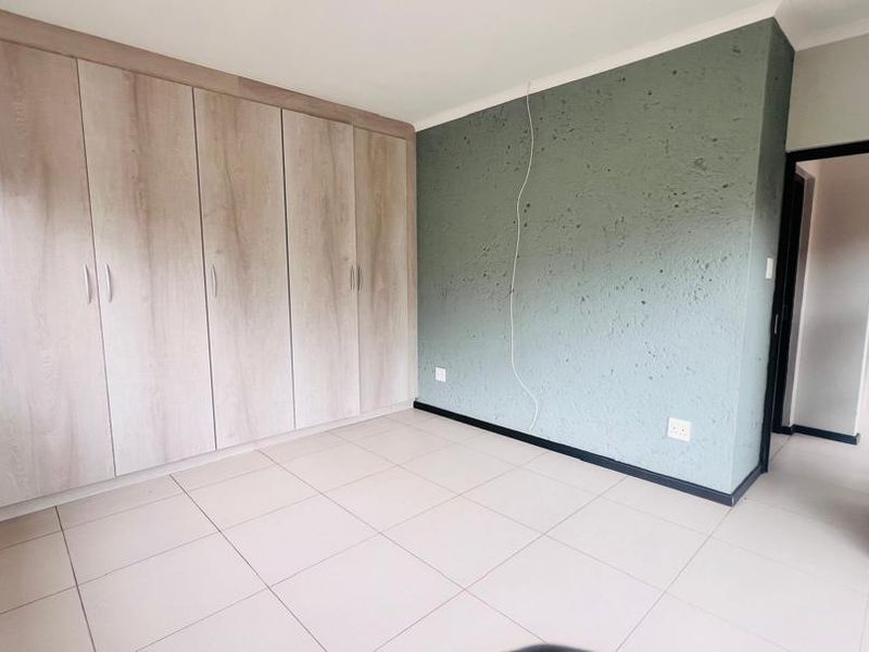 Welcome to a serene and secure haven in the heart of Camelthorn Estates in Okahandja! - Photo 3