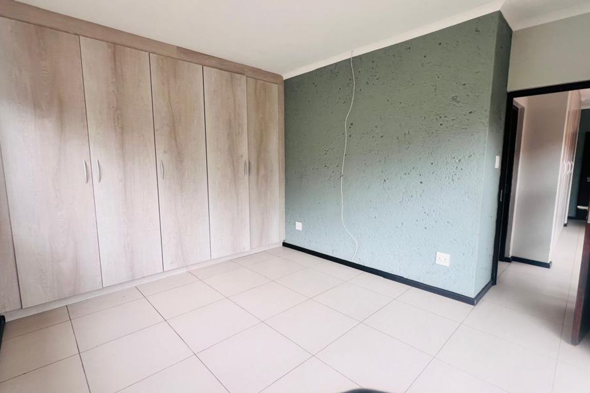 Welcome to a serene and secure haven in the heart of Camelthorn Estates in Okahandja! - Photo 3