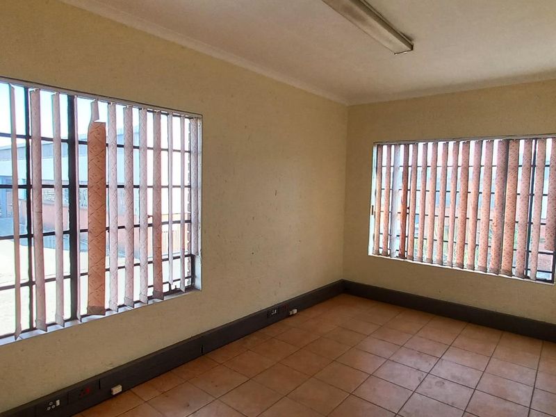 990m2 Boksburg East Warehouse To Let - Photo 9