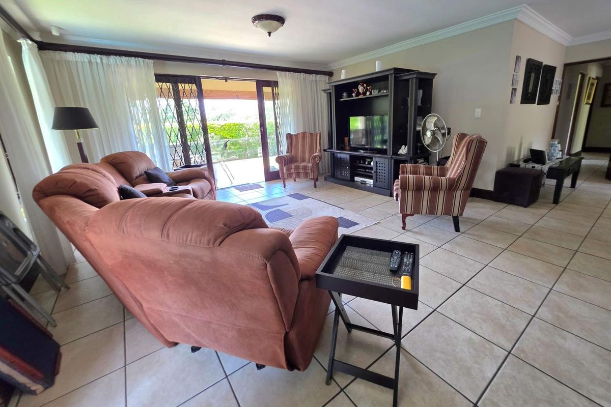 Modern, Low-Maintenance 3-Bedroom Family Home for Sale! - Photo 5