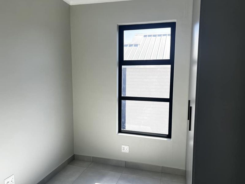 3 Bedroom Townhouse FOR SALE in Kleine Kuppe - Photo 8