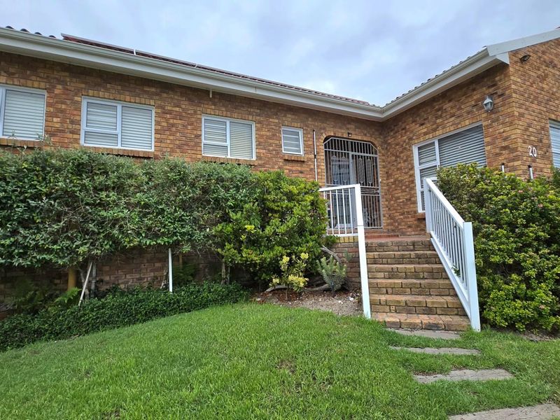 Stunning Double-Storey Home in Kleinbaai with Golf Course, Sea, and Mountain Views - Photo 2