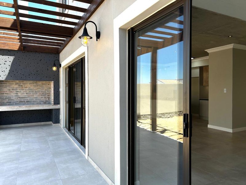 Brand New Lock-Up and Go - Photo 2