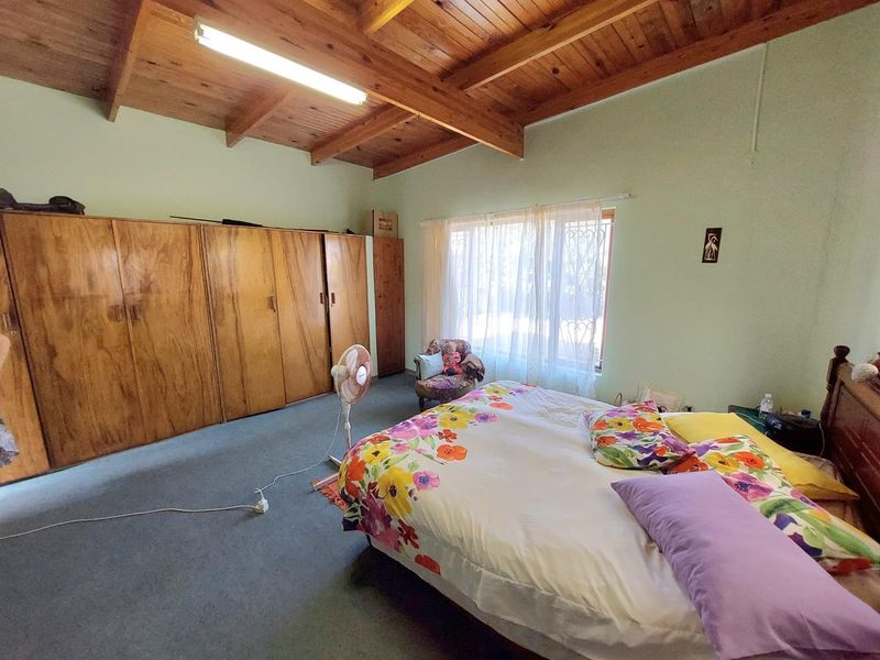 Charming 3 Bedroom Home with Lots of Potential - Photo 10