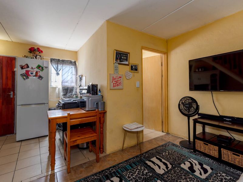 2 Bedroom Property Available in Delft - Photo 7