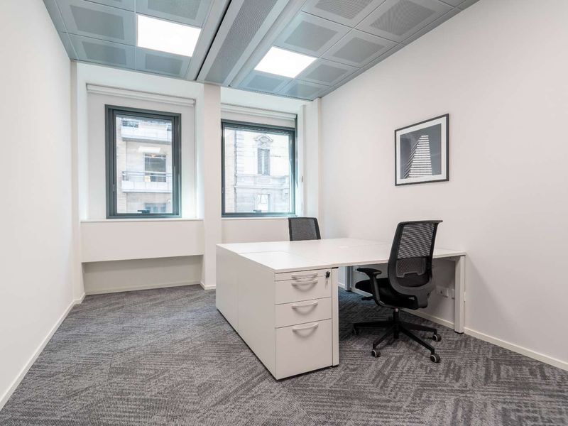 Private office space for 2 persons in Regus Silver Lakes - Photo 2