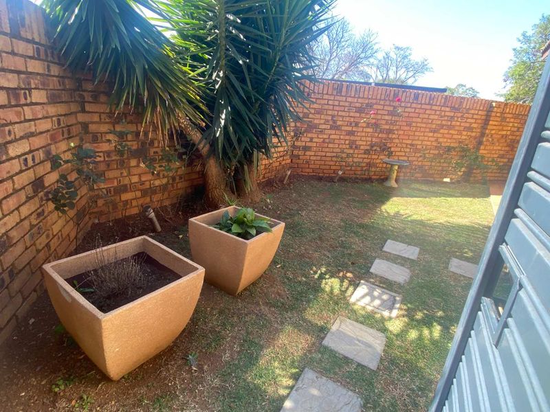 2 Bedroom Townhouse in Highveld. - Photo 5