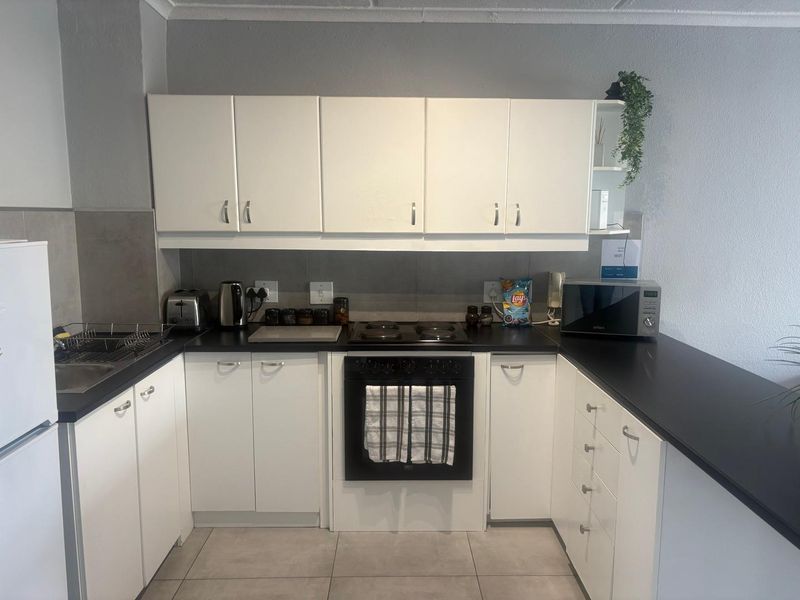 Stunning FURNISHED 2 bedroom apartment in Mont Serrat West Beach - Photo 3