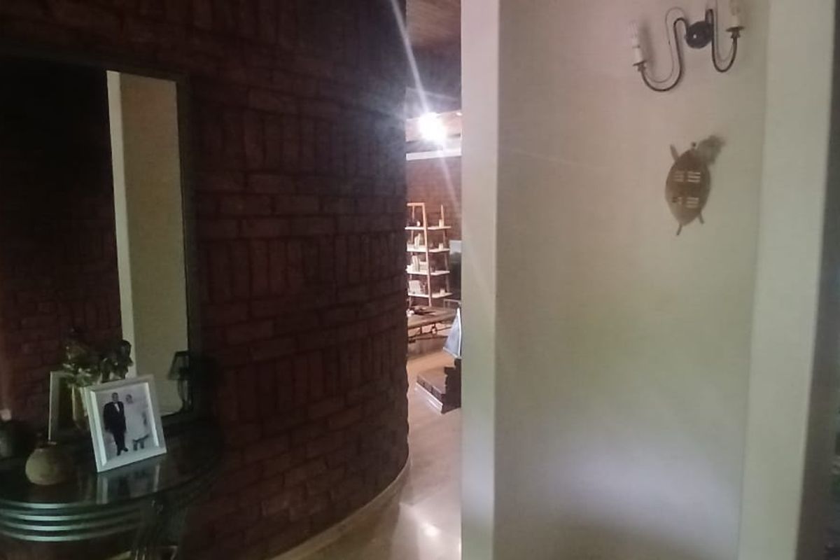 "Spacious Family Haven in Prime Location Awaits!" - Photo 3