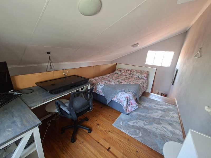 2 Bedroom Loft Unit with Private Garden in Weltevreden Park - Photo 4