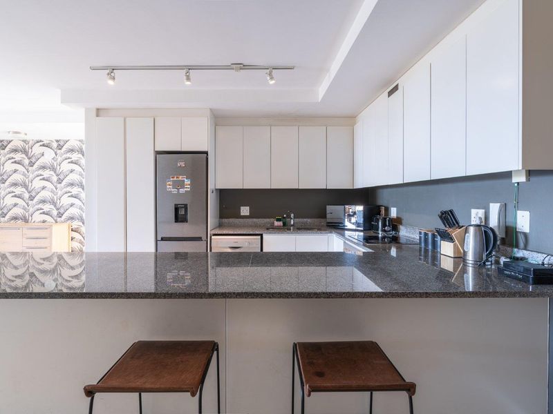 Light and Bright Green Point Apartment - Photo 9