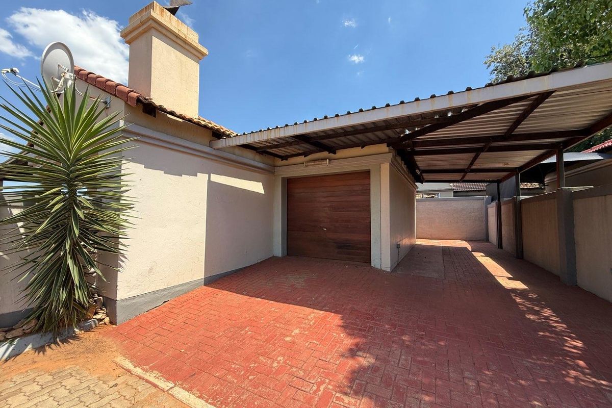 Charming Two-Bedroom Full-Title Home on a Spacious Corner Stan - Photo 3