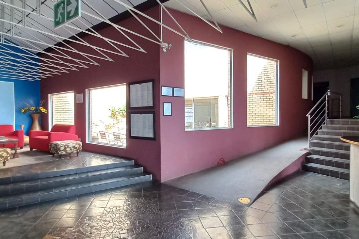 7,727m2 Industrial Warehouse To Let in Meadowdale - Photo 5