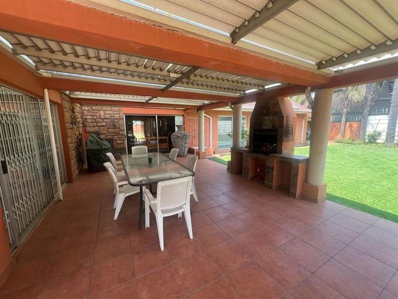 Comfort and space for an extended family in sought after Beyerspark - Photo 7
