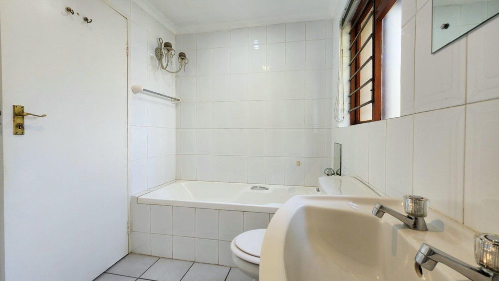 1st / guest bathroom.