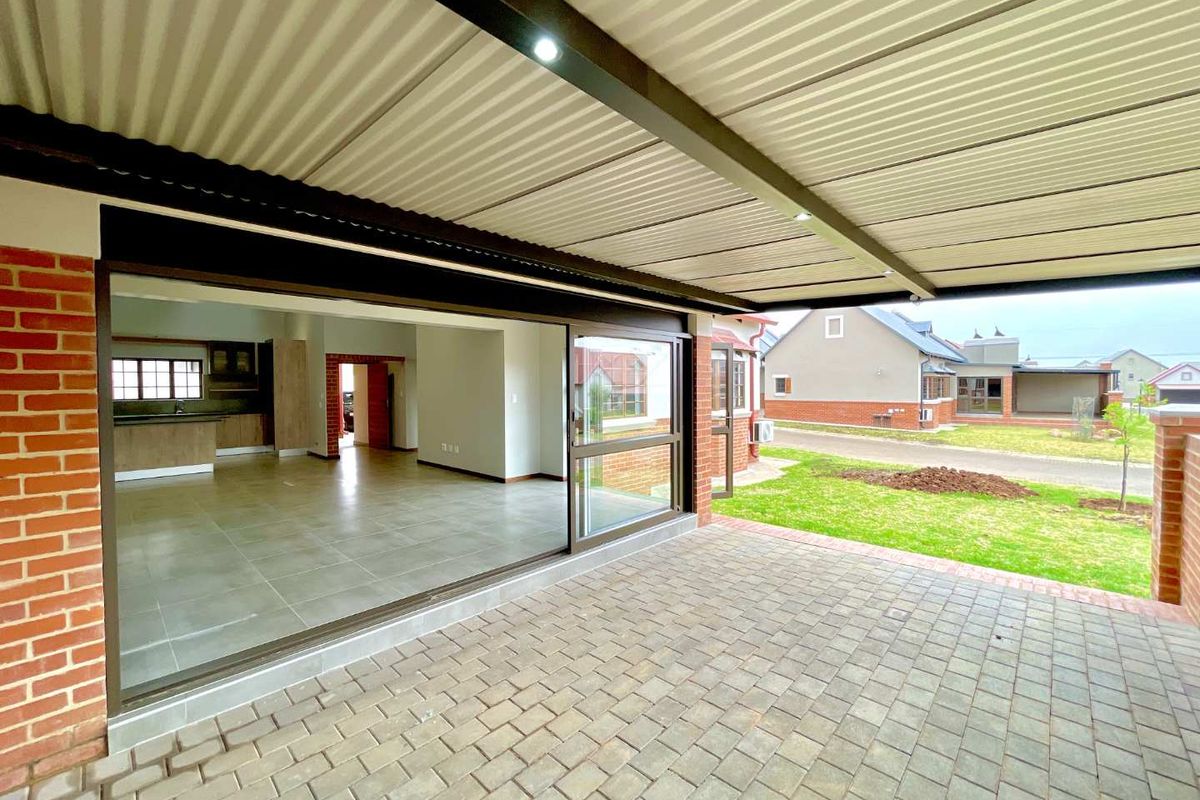 **NEW DEVELOPMENT - 3 Bedroom Townhouses in The Village, Waterlake Farm Estate and Stables – Where Nature Meets Luxury** - Photo 3