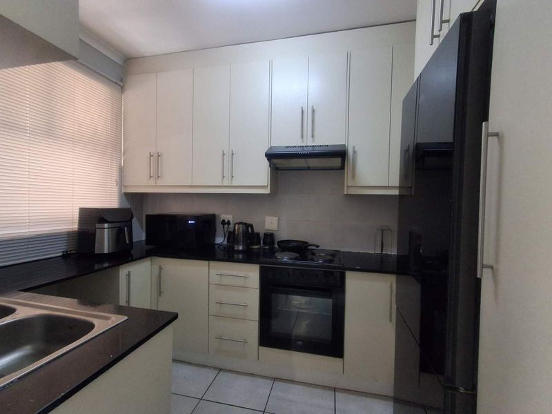 Charming 1-bedroom apartment in Windsor West - Photo 2