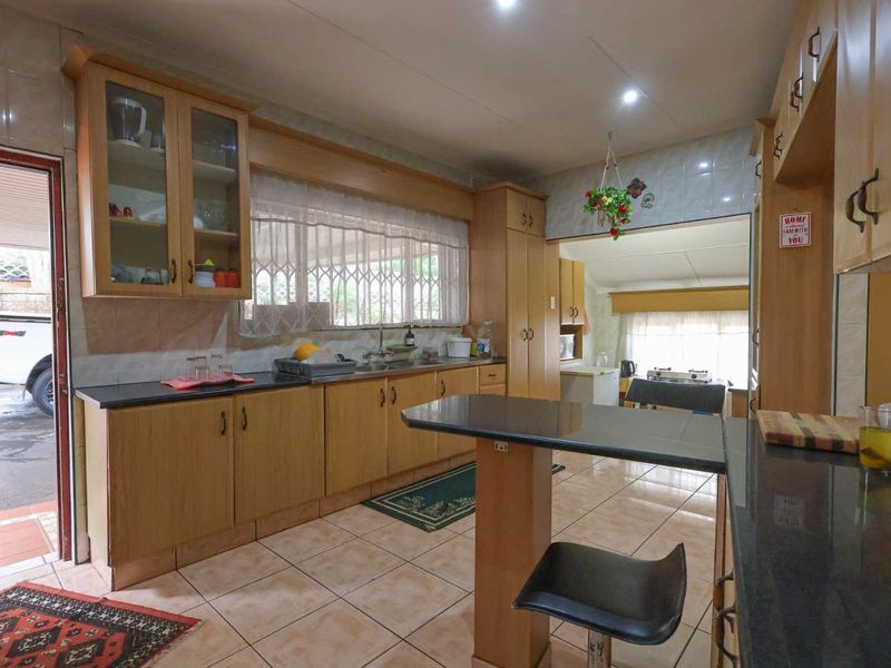 Spacious 4 Bedroom Family Home with Granny Flat – Prime Yellowwood Park Location - Photo 3