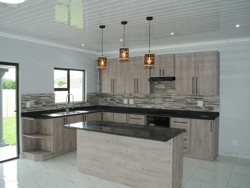 Modern Lovely newly Built home in the center of Riversdal - Photo 4