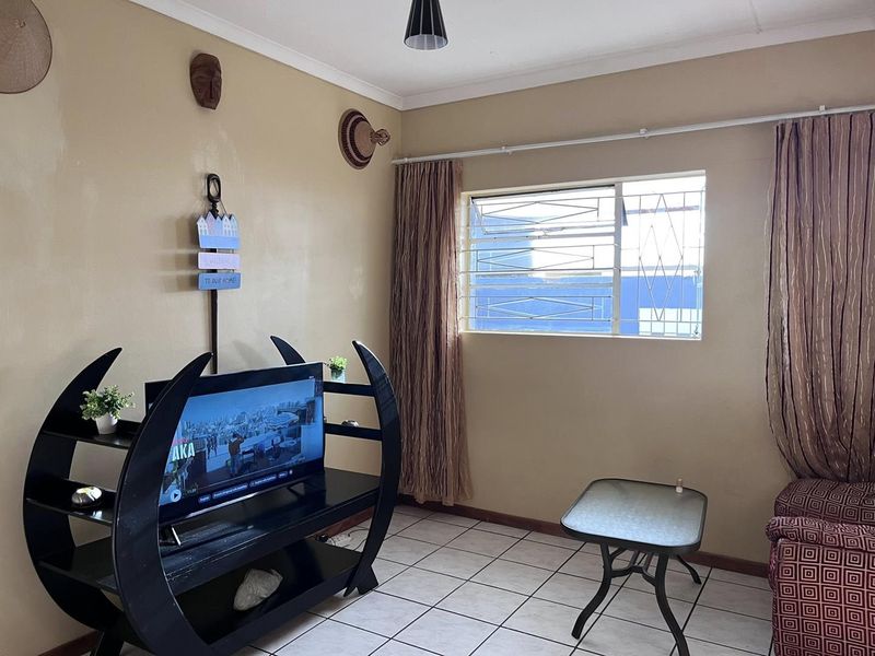 Three bedroom house for sale in Khomasdal - Photo 8