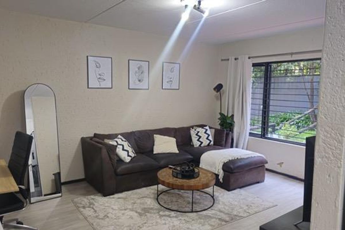 STYLISH ONE BED APARTMENT IN THE HEART OF MORNINGSIDE - Photo 3