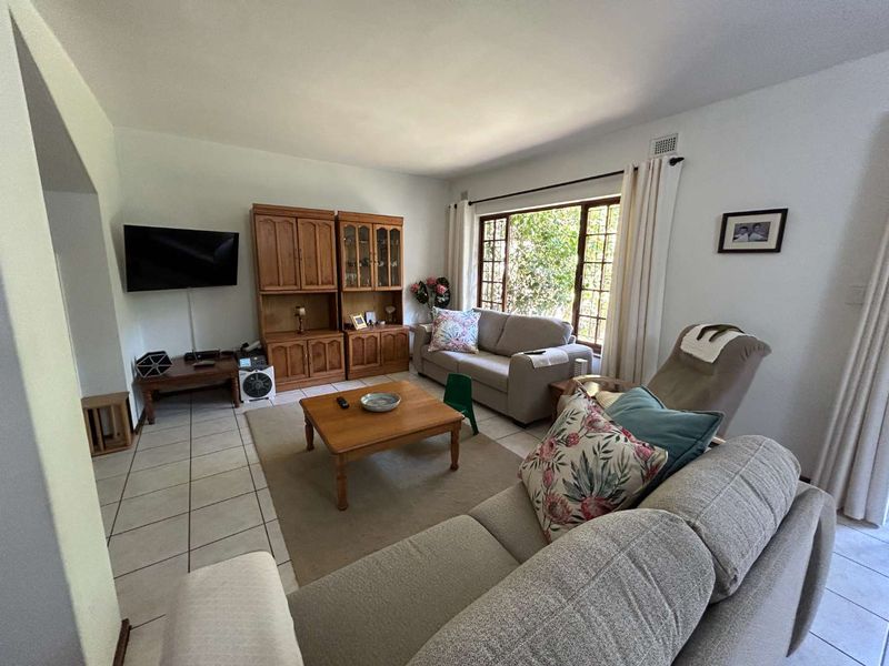 Walk to Westville Boys – Spacious 3-Bed Duplex with Private Garden & Real Family Flow - Photo 3