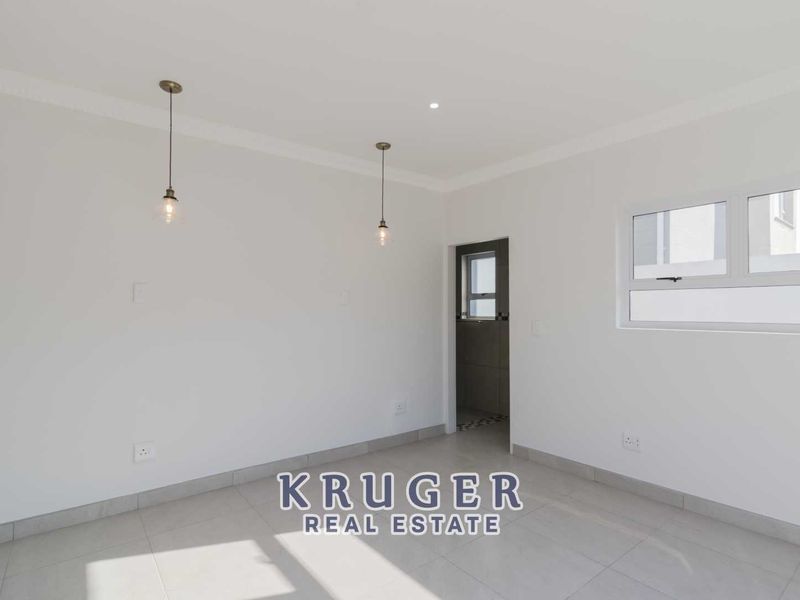 Brand-New Home with Distant Sea Views - Photo 10